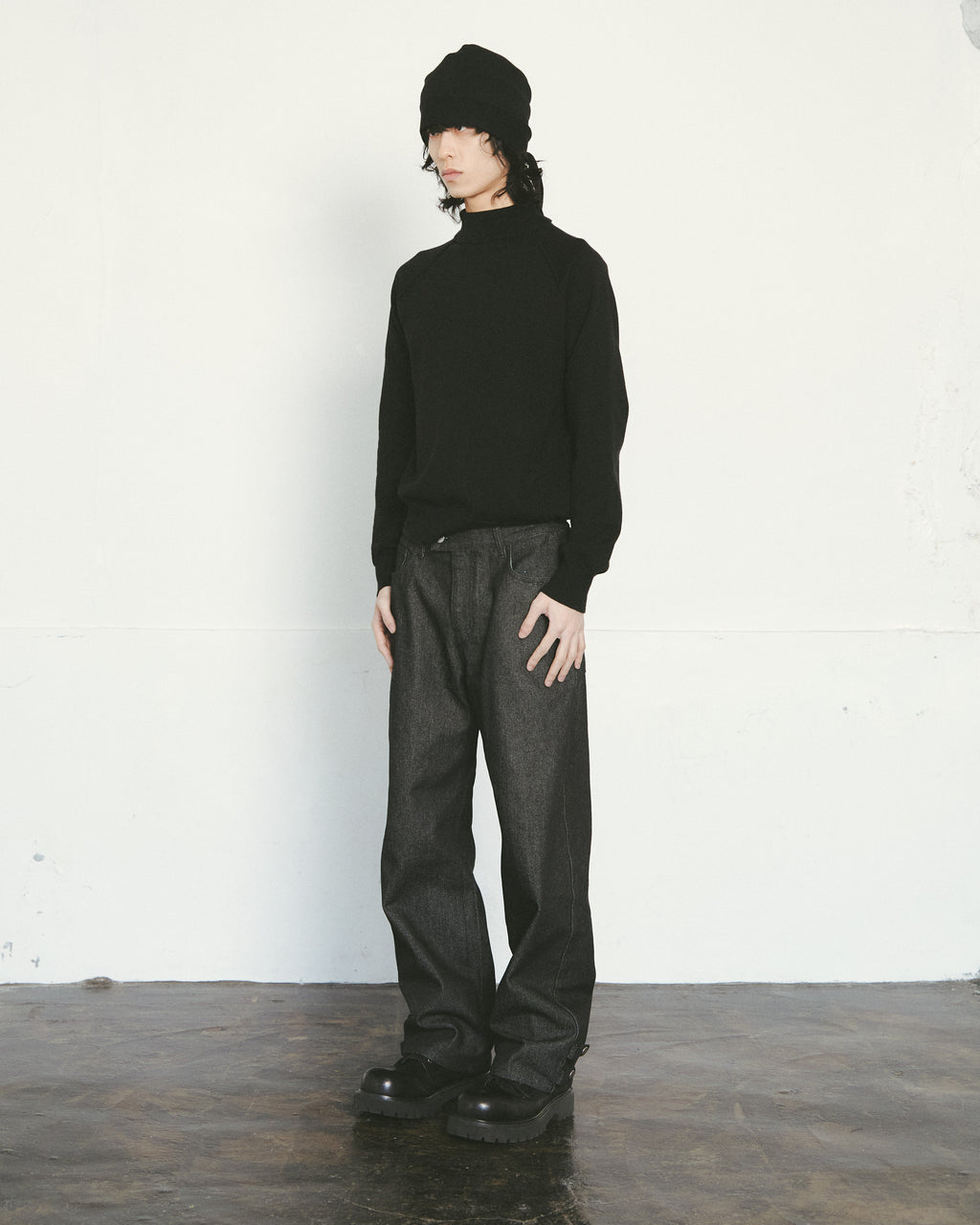 piped-trim raglan turtleneck